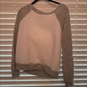 Fuzzy gray and white splendid top